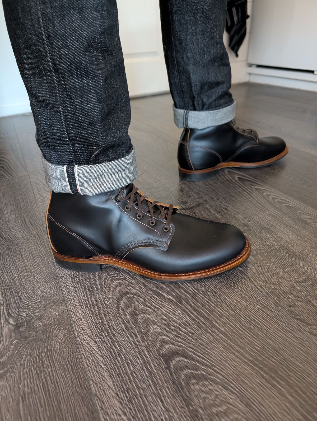 Photo by Rolfgang on April 21, 2026 of the Red Wing Beckman Flatbox in S.B. Foot Black Klondike.