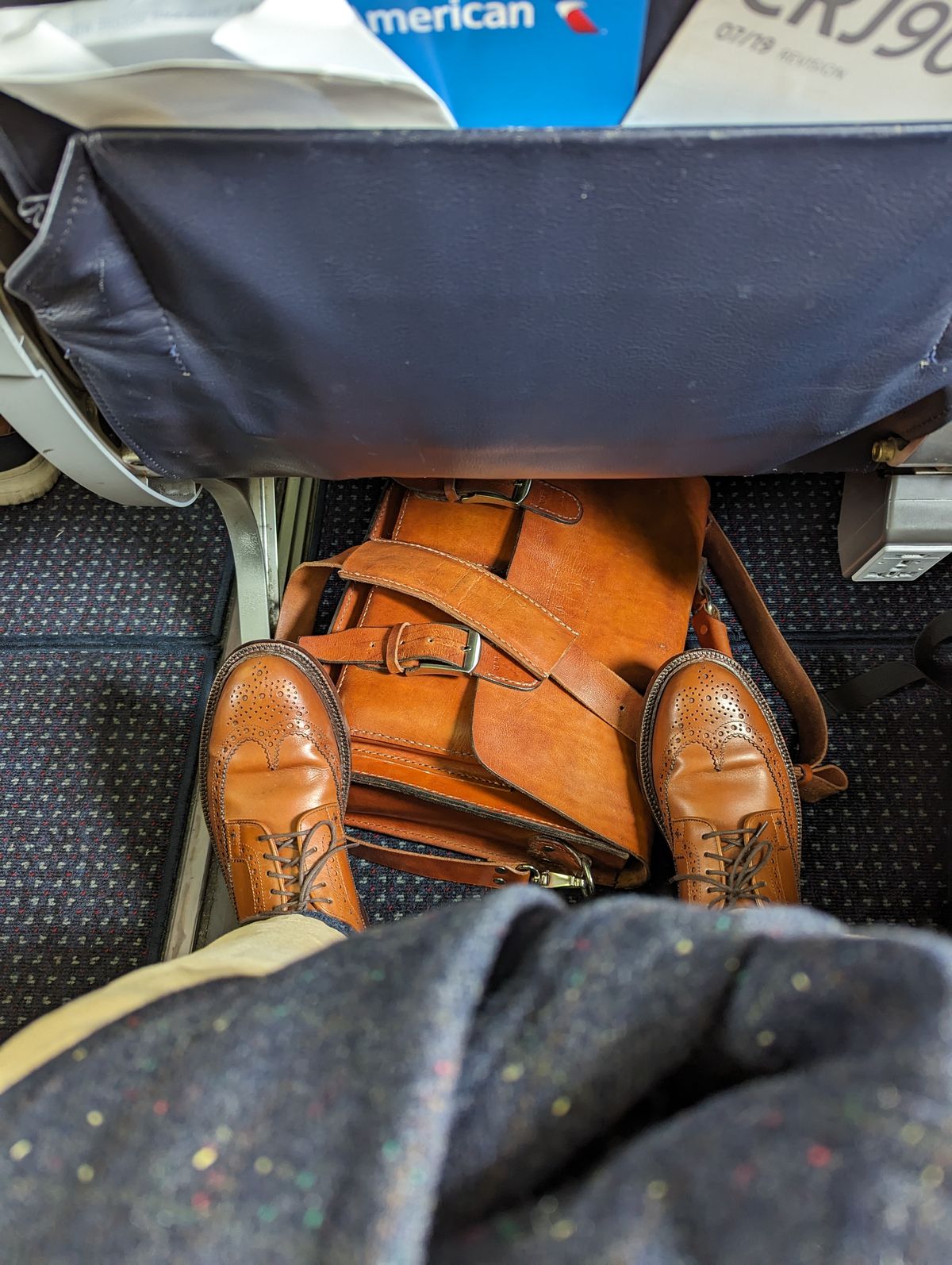 Photo by DrRyukin on May 3, 2024 of the White Buffalo Republic Thayne Briefcase in Unknown Natural Veg Tan.