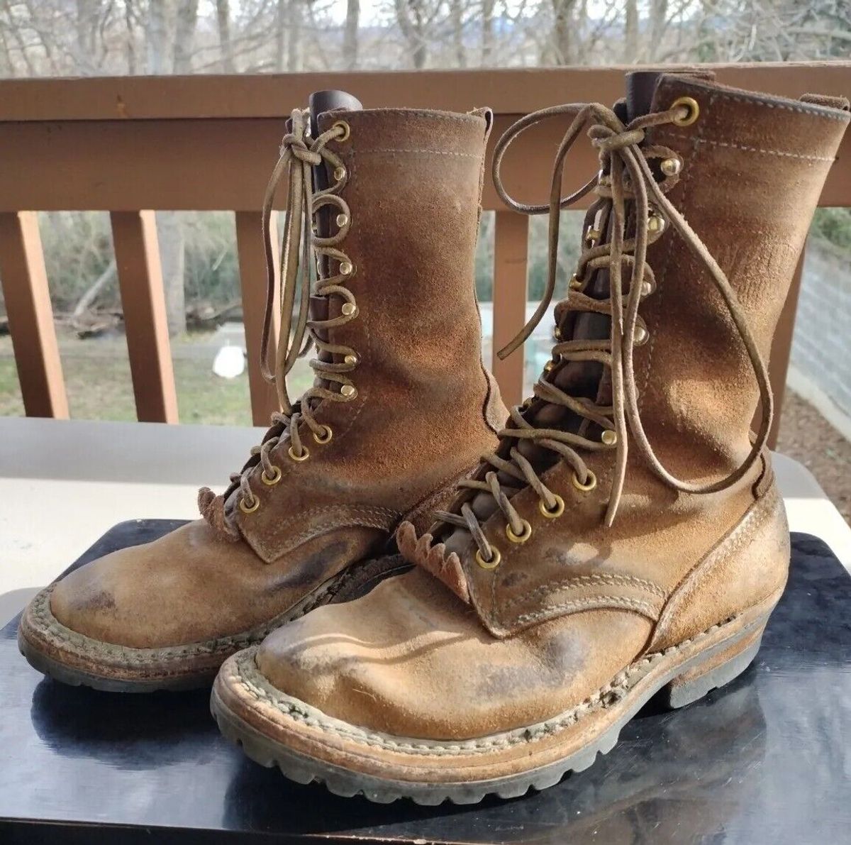 Photo by DrRyukin on October 1, 2023 of the White's Smokejumper in Seidel Brown Roughout.