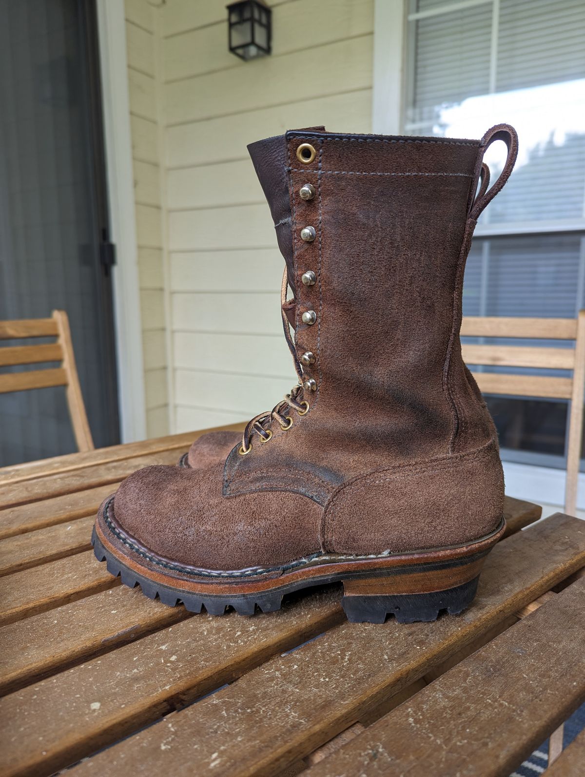 Photo by DrRyukin on May 19, 2024 of the White's Smokejumper in Seidel Brown Roughout.