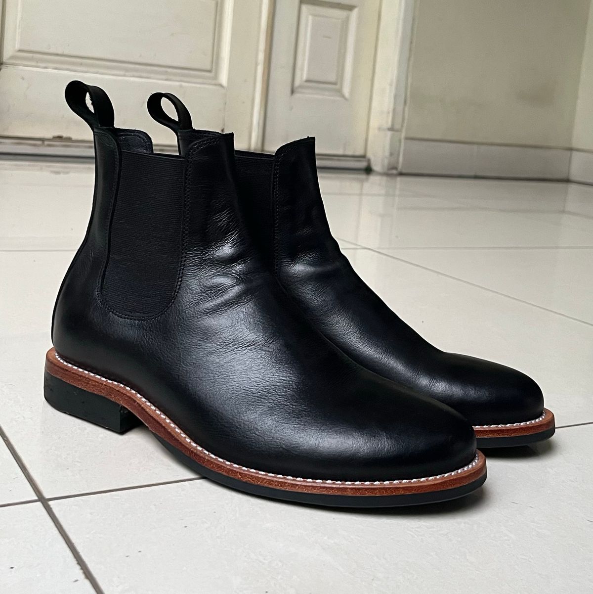 Photo by daffaahlanf on July 7, 2025 of the Map Inc Footwear Wholecut Chelsea MTO in Indonesian Black Pull Up.