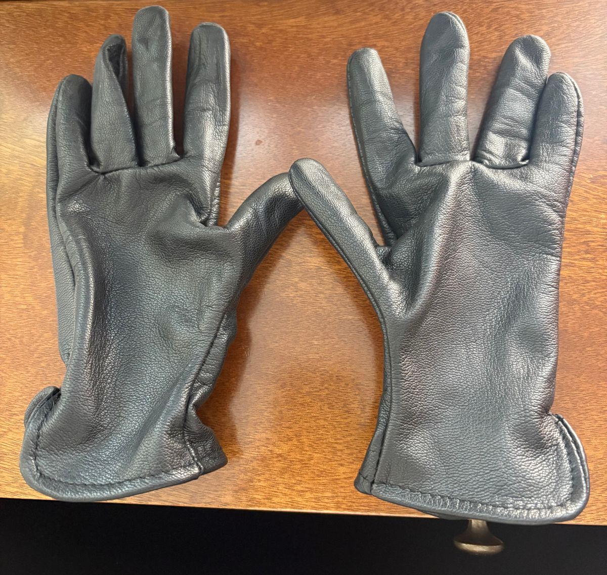 Photo by MattKadowaki on March 6, 2025 of the Sullivan Glove Co. Goat Roper in Black Goat Leather.