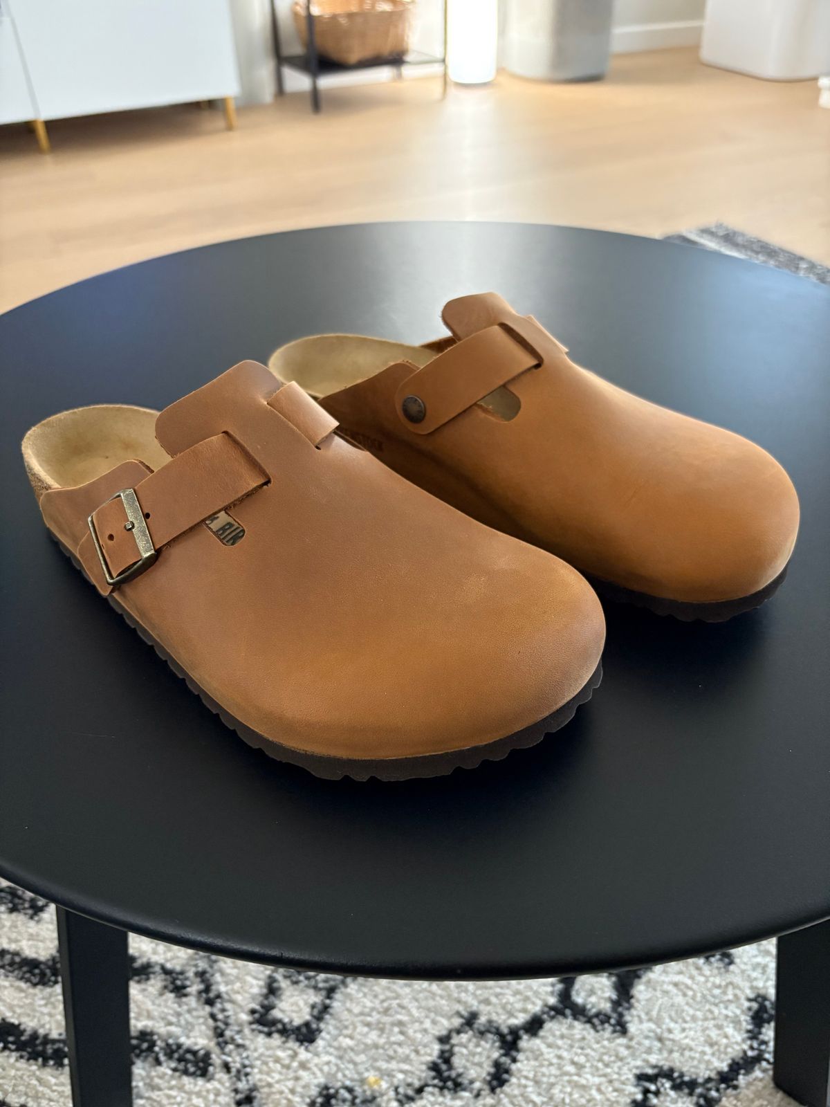 Photo by MattKadowaki on March 5, 2025 of the Birkenstock Boston in Oiled Cognac.