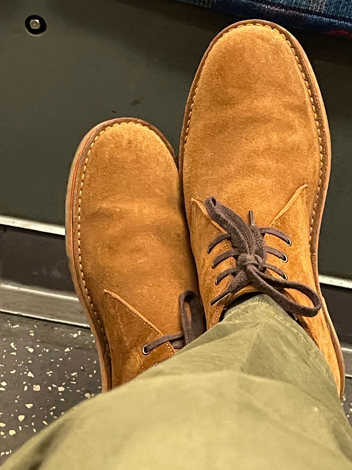Photo by jaygti on June 14, 2025 of the Jadd Desert Boot in Sandlewood Suede.