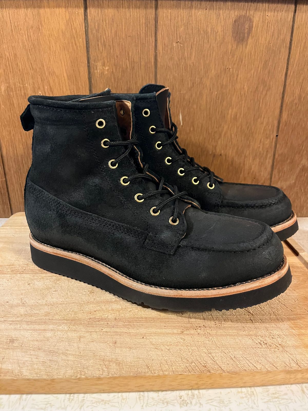 Photo by film_raine on June 12, 2025 of the DIEVIER Nomad Heritage in Black Oiled Roughout.