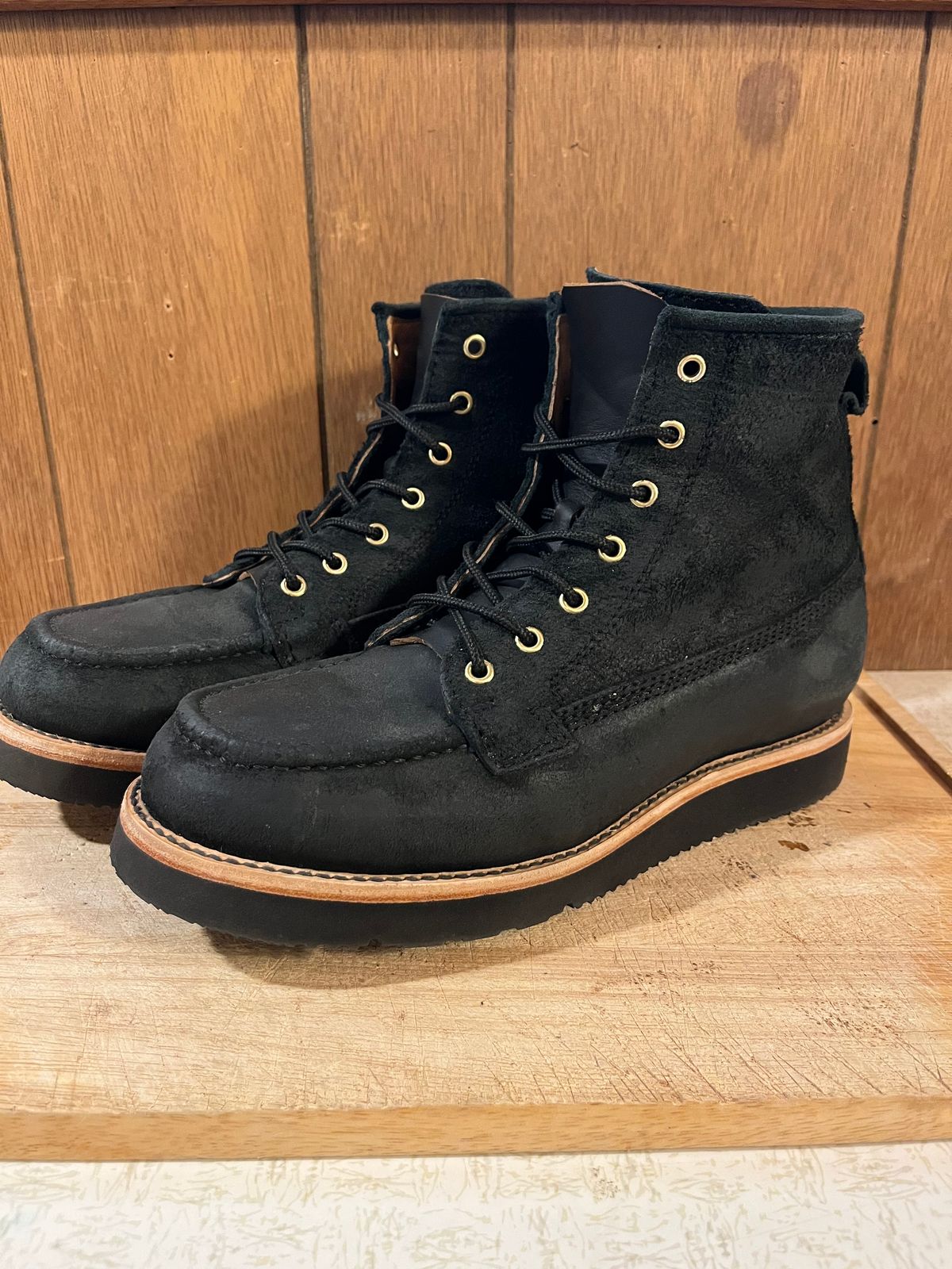 Photo by film_raine on June 12, 2025 of the DIEVIER Nomad Heritage in Black Oiled Roughout.