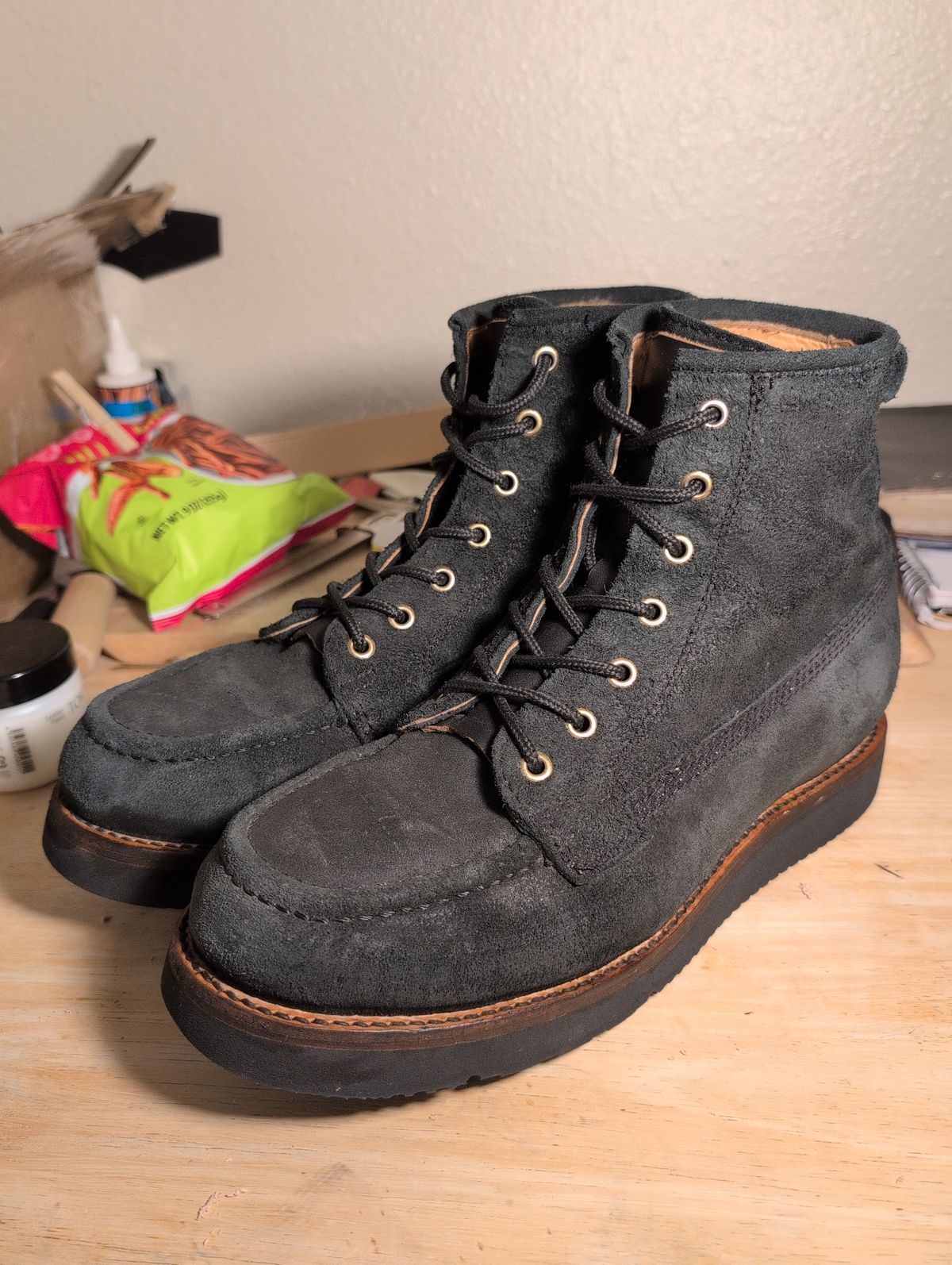 Photo by film_raine on September 30, 2025 of the DIEVIER Nomad Heritage in Black Oiled Roughout.