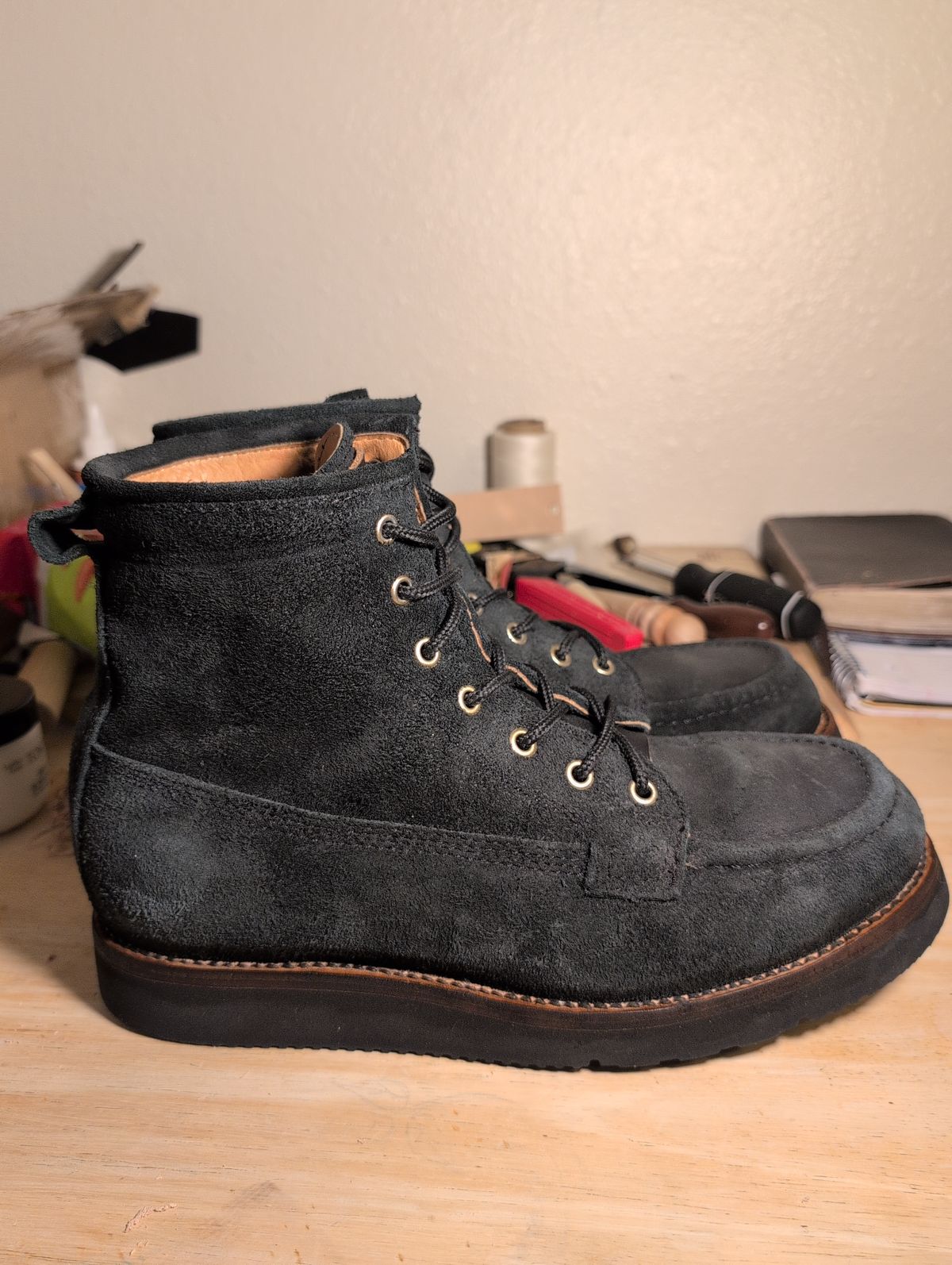 Photo by film_raine on September 30, 2025 of the DIEVIER Nomad Heritage in Black Oiled Roughout.