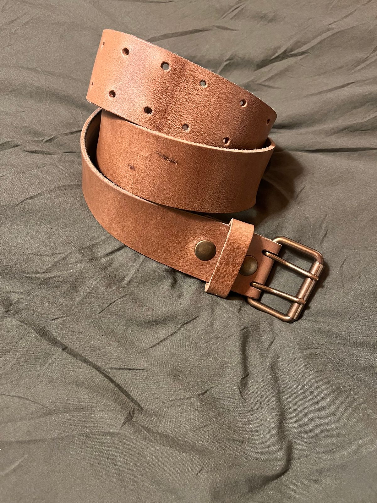 Photo by film_raine on January 27, 2025 of the Self-Made Belt in Horween Natural Chromexcel.