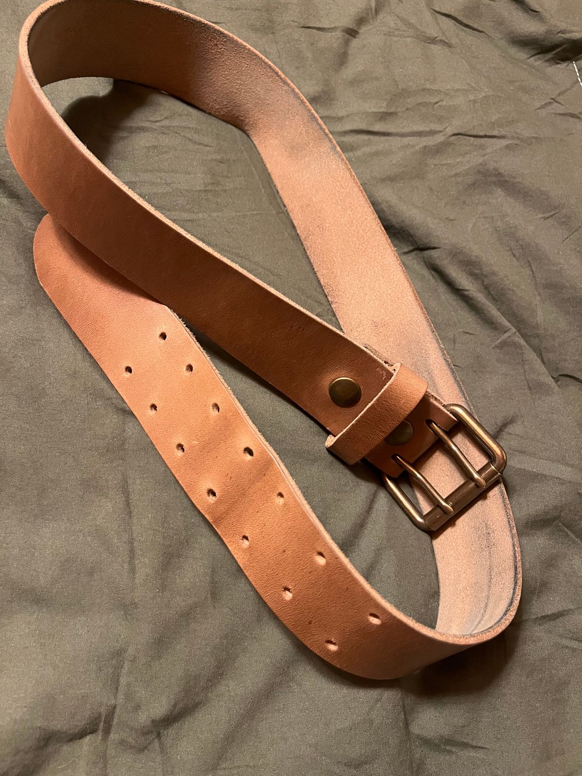 Photo by film_raine on January 27, 2025 of the Self-Made Belt in Horween Natural Chromexcel.