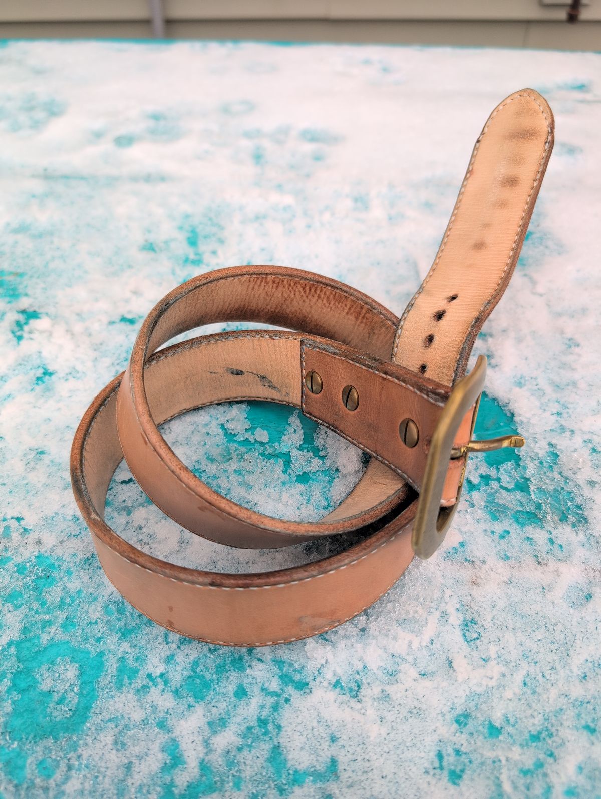 Photo by film_raine on January 1, 2026 of the Self-Made Belt in Hermann Oak Natural Veg Tan.