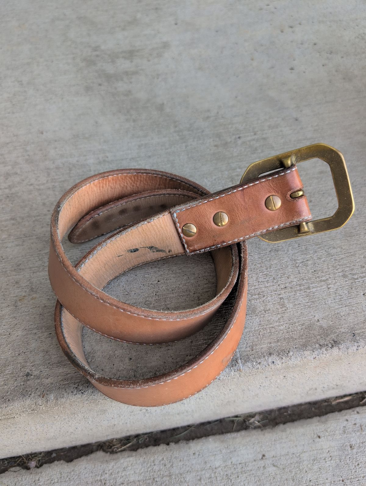 Photo by film_raine on April 5, 2026 of the Self-Made Belt in Hermann Oak Natural Veg Tan.
