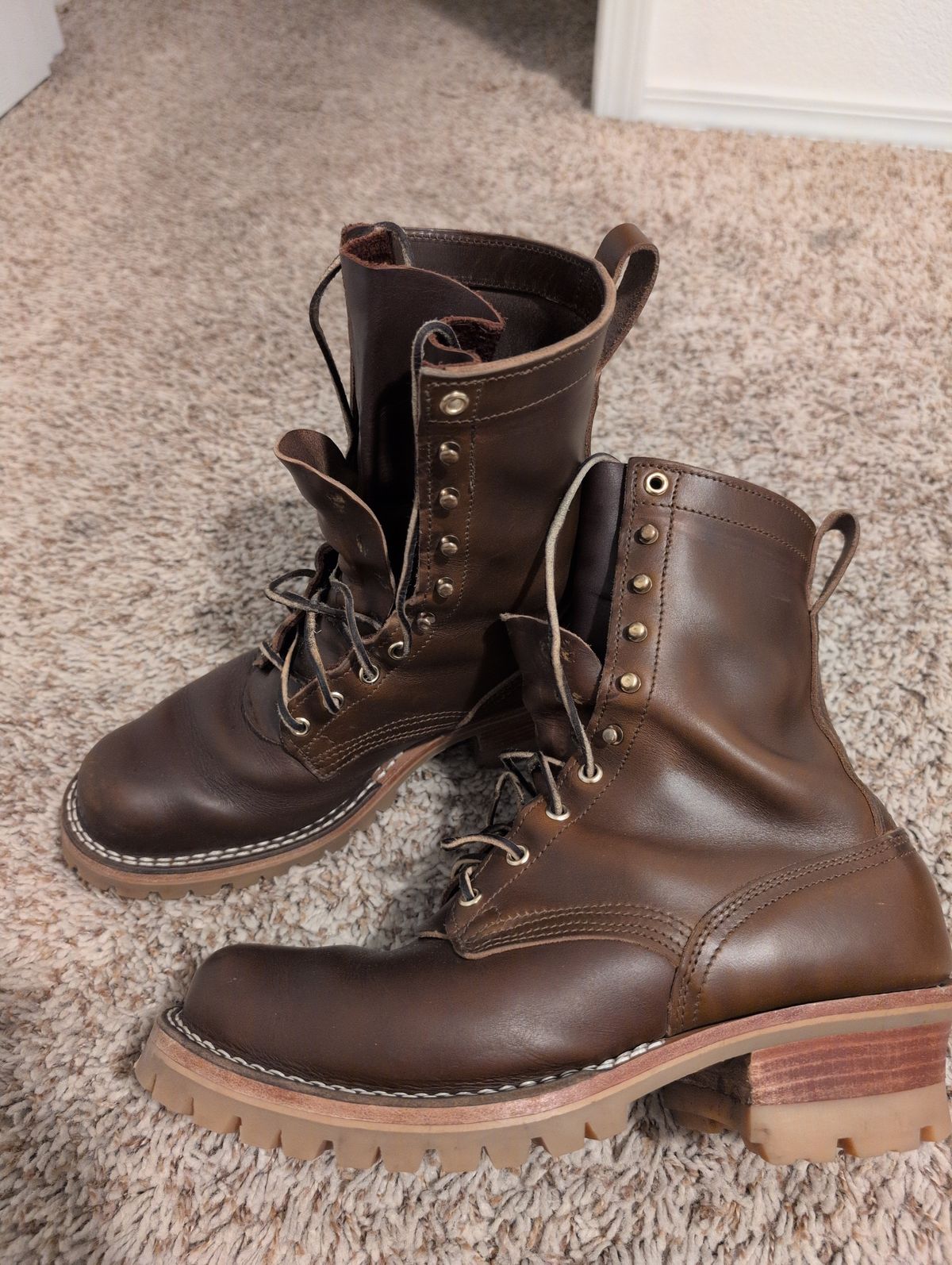 Photo by film_raine on November 28, 2025 of the Nicks Urban Logger in Shackleton Cognac.