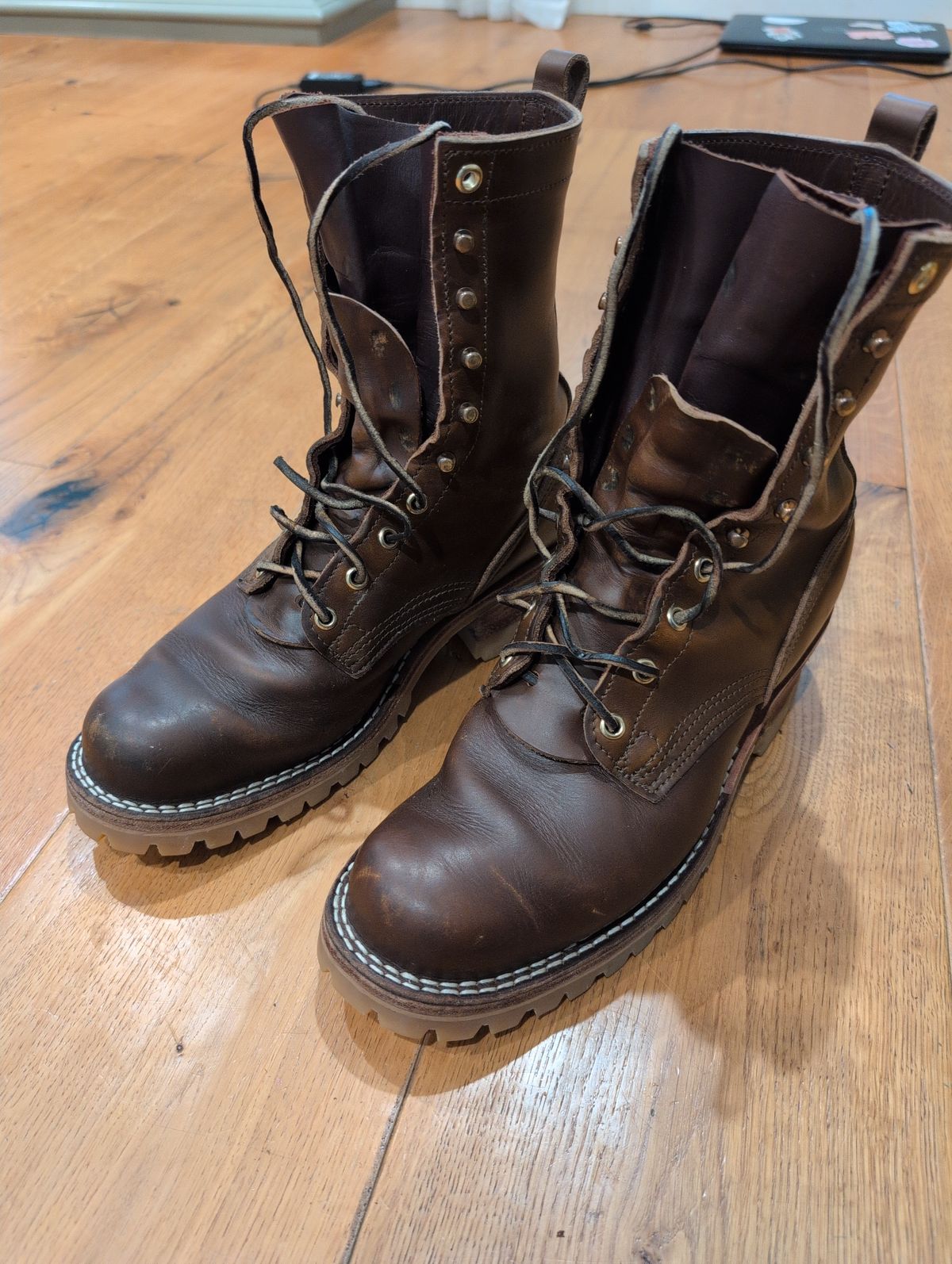 Photo by film_raine on December 7, 2025 of the Nicks Urban Logger in Shackleton Cognac.