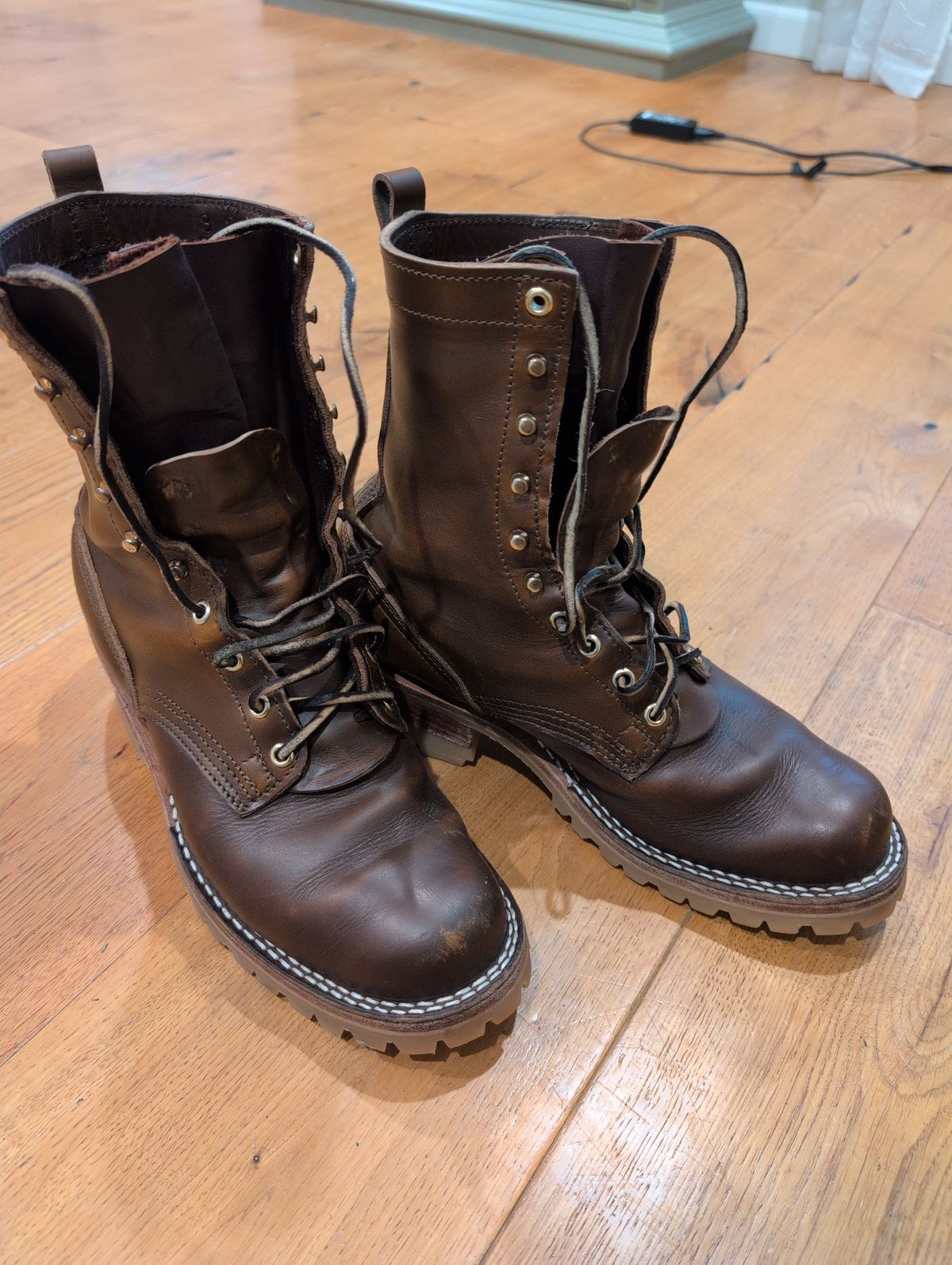 Photo by film_raine on December 7, 2025 of the Nicks Urban Logger in Shackleton Cognac.