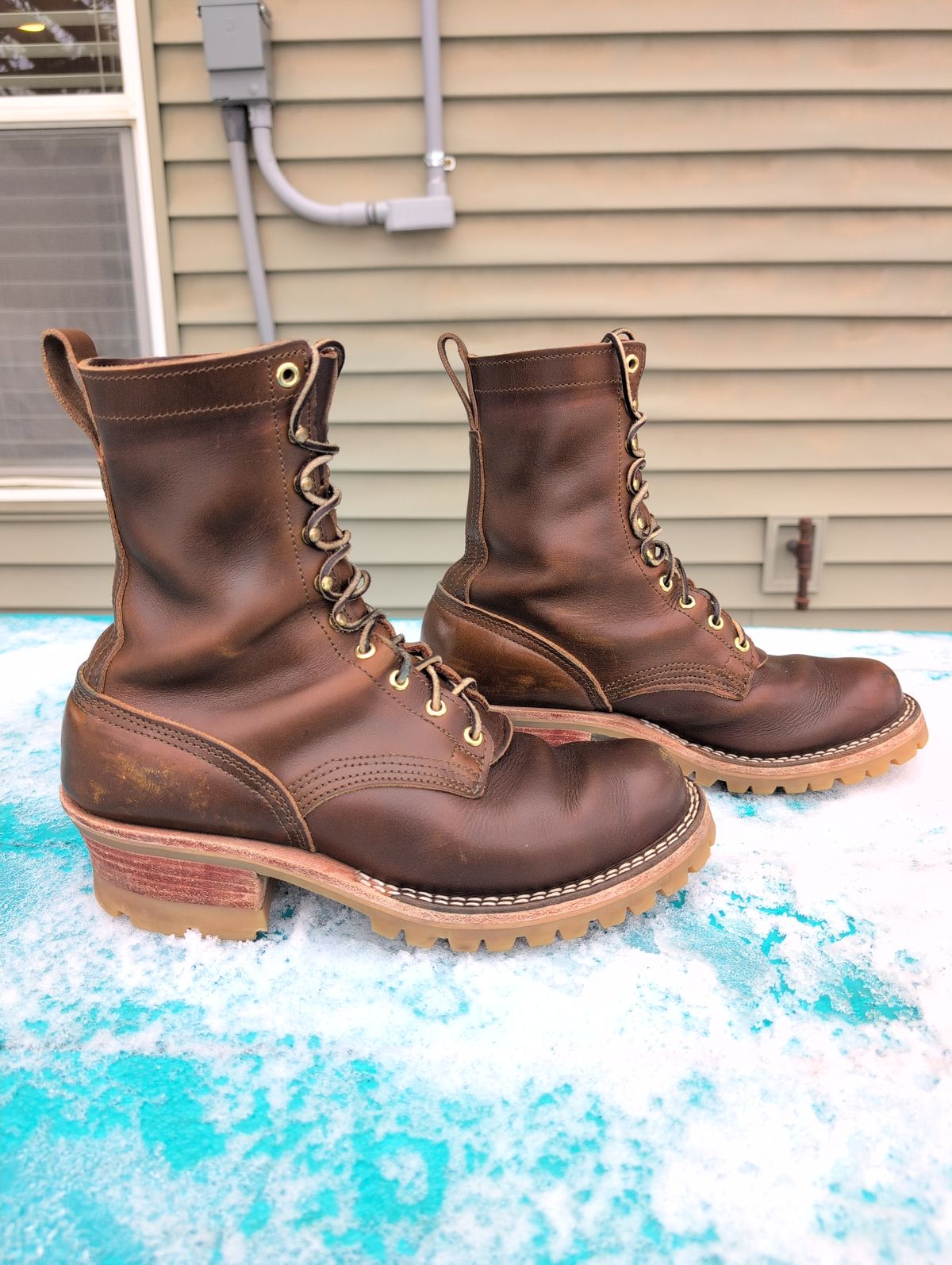 Photo by film_raine on January 1, 2026 of the Nicks Urban Logger in Shackleton Cognac.