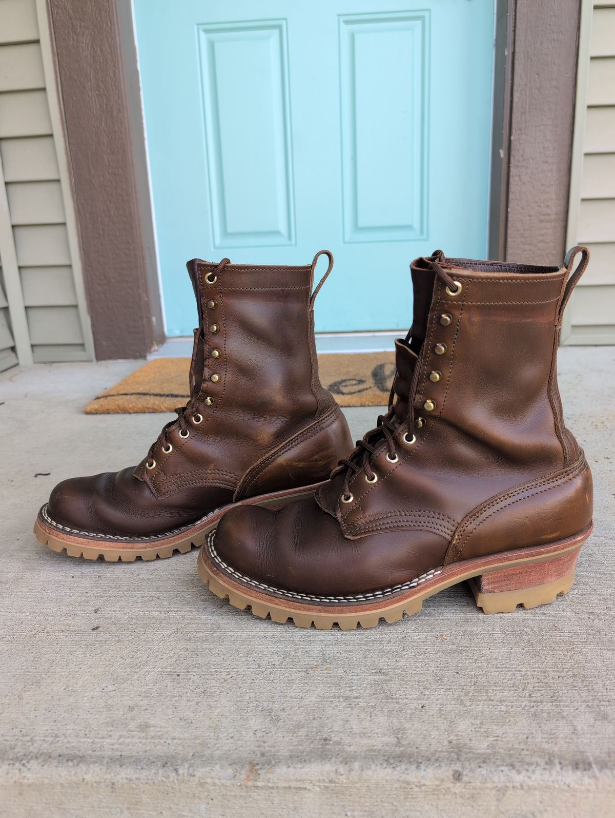 Photo by film_raine on April 5, 2026 of the Nicks Urban Logger in Shackleton Cognac.