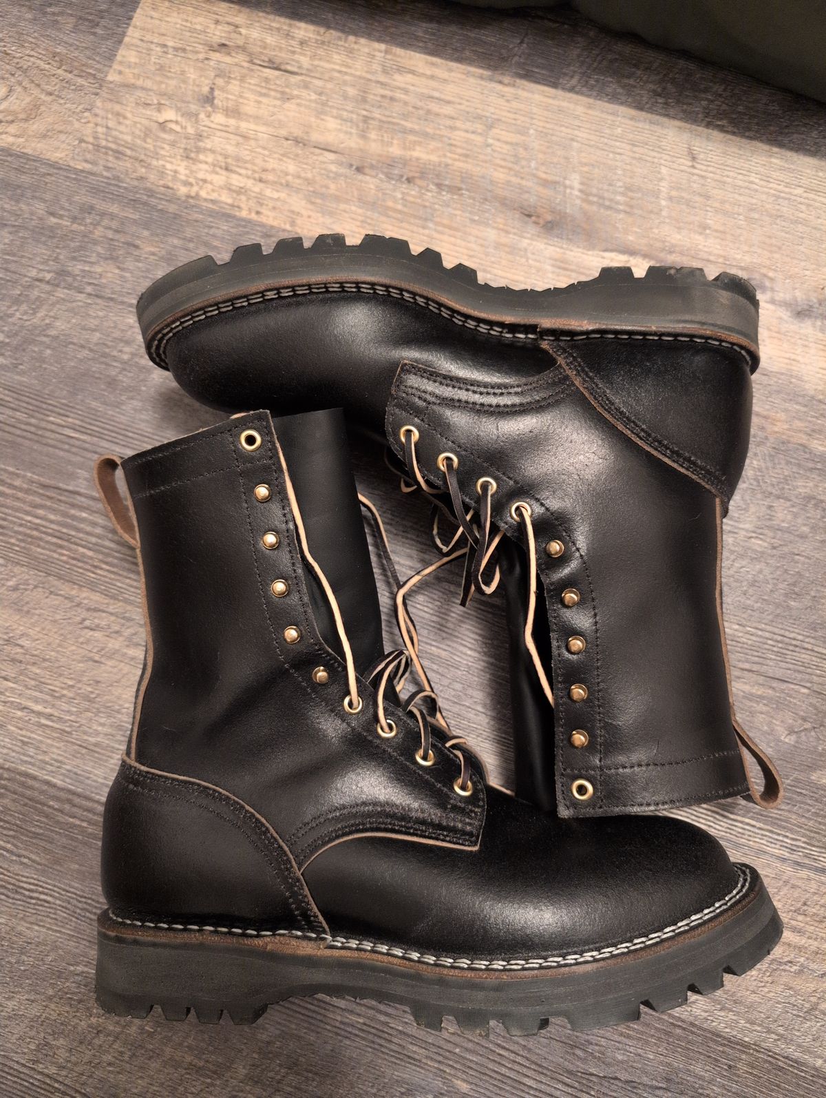 Photo by film_raine on February 2, 2026 of the Nicks Hardwear Pro in Horween Black Waxed Flesh.