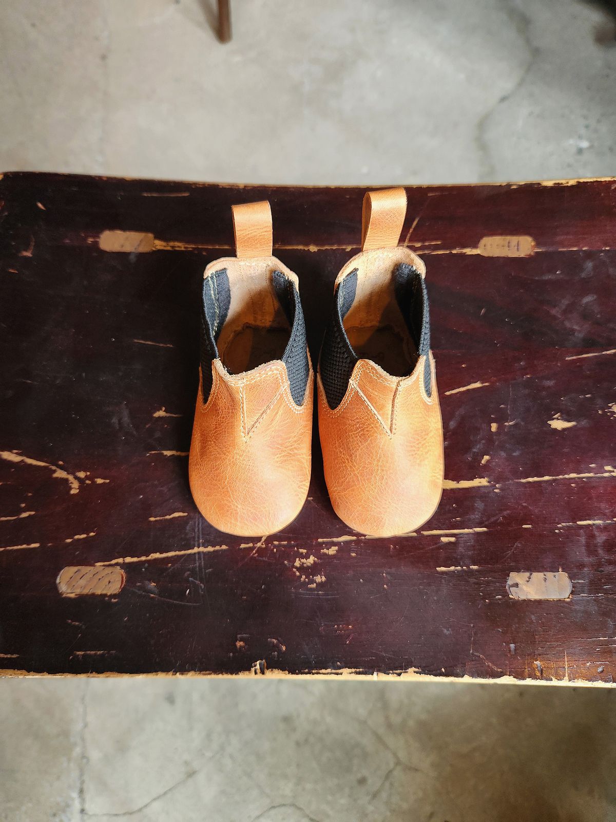 Photo by kiri.bootmaker on November 5, 2025 of the Skuce Shoes Baby Chelsea Boots in Badalassi Carlo Waxy Natural.