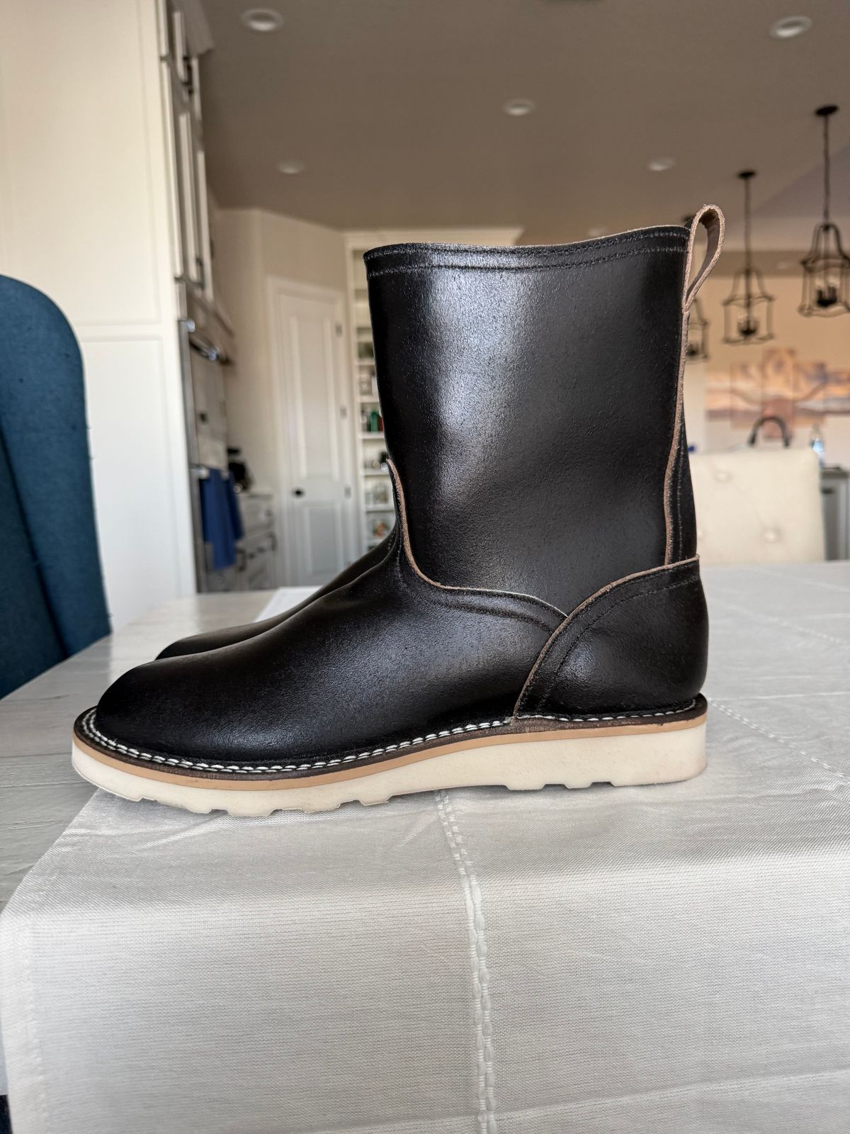 Photo by ShutUpBubi on February 25, 2026 of the Nicks Wellington 365 in Horween Black Waxed Flesh.