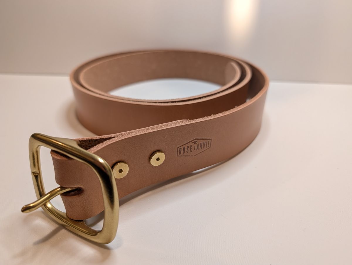 Photo by Johnnyknocks on May 13, 2026 of the Roseanvil Micro Adjust Belt 1.5 in Natural Full Grain.