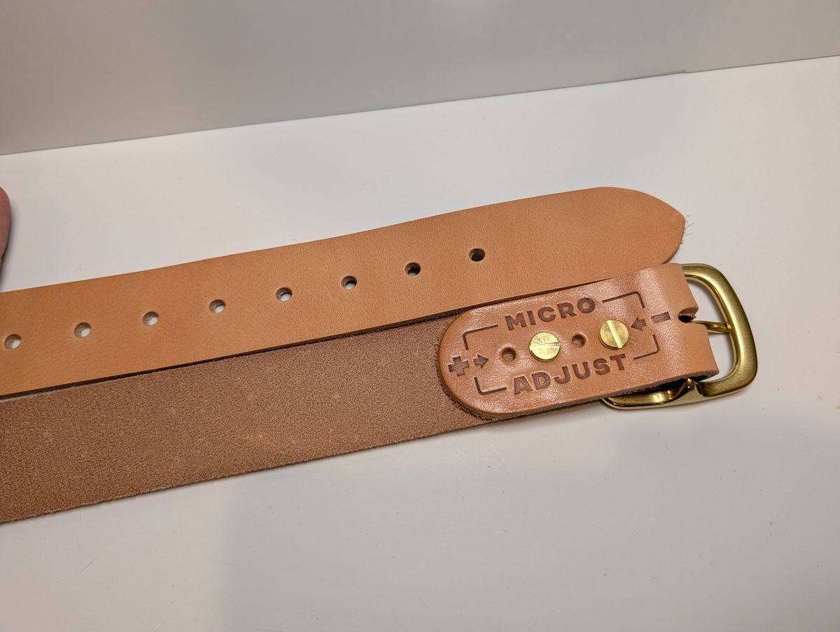 Photo by Johnnyknocks on May 13, 2026 of the Roseanvil Micro Adjust Belt 1.5 in Natural Full Grain.