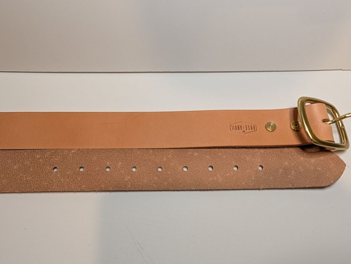 Photo by Johnnyknocks on May 13, 2026 of the Roseanvil Micro Adjust Belt 1.5 in Natural Full Grain.