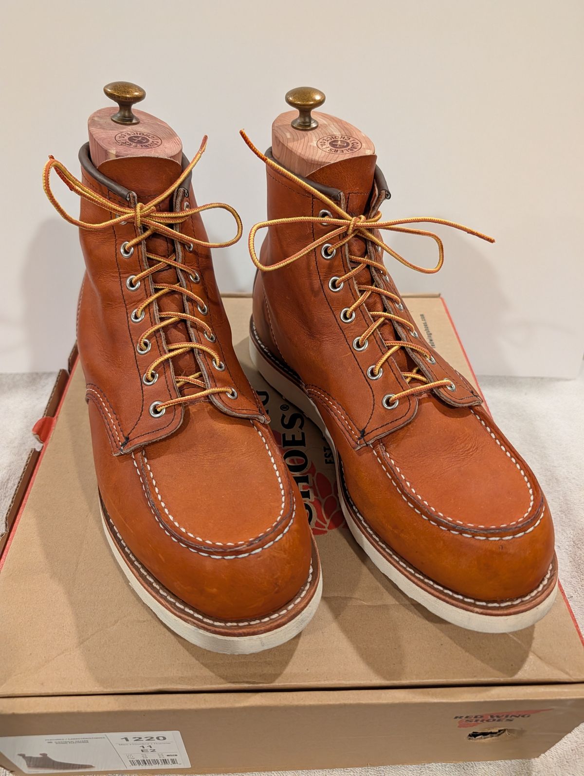Photo by Johnnyknocks on April 23, 2026 of the Red Wing 6-Inch Classic Moc in Red Wing / Oro Legacy.