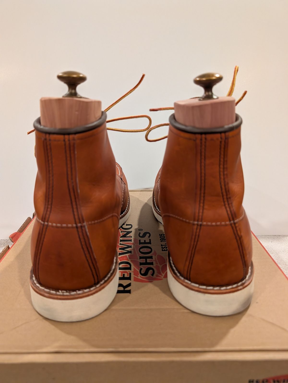 Photo by Johnnyknocks on April 23, 2026 of the Red Wing 6-Inch Classic Moc in Red Wing / Oro Legacy.