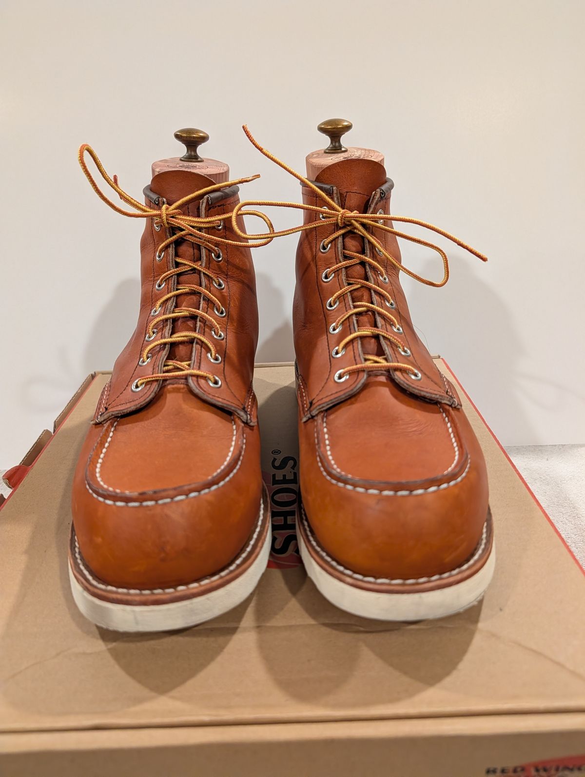 Photo by Johnnyknocks on April 23, 2026 of the Red Wing 6-Inch Classic Moc in Red Wing / Oro Legacy.