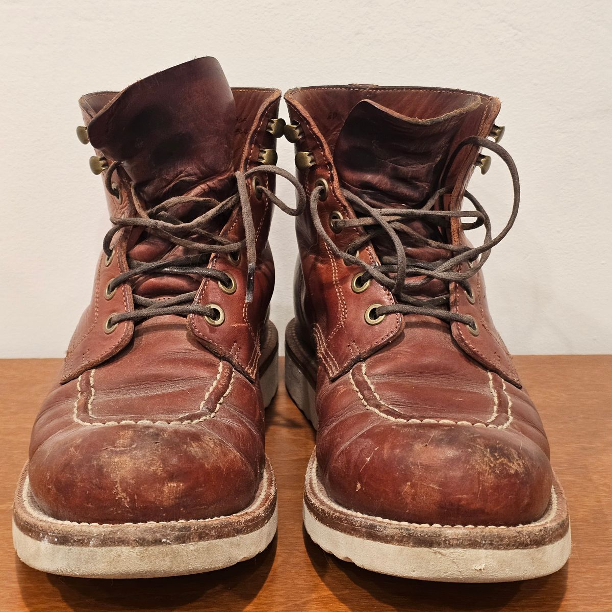 Photo by Cayman on April 6, 2026 of the Grant Stone Brass Boot in Badalassi Carlo Saddle Tan Minerva.