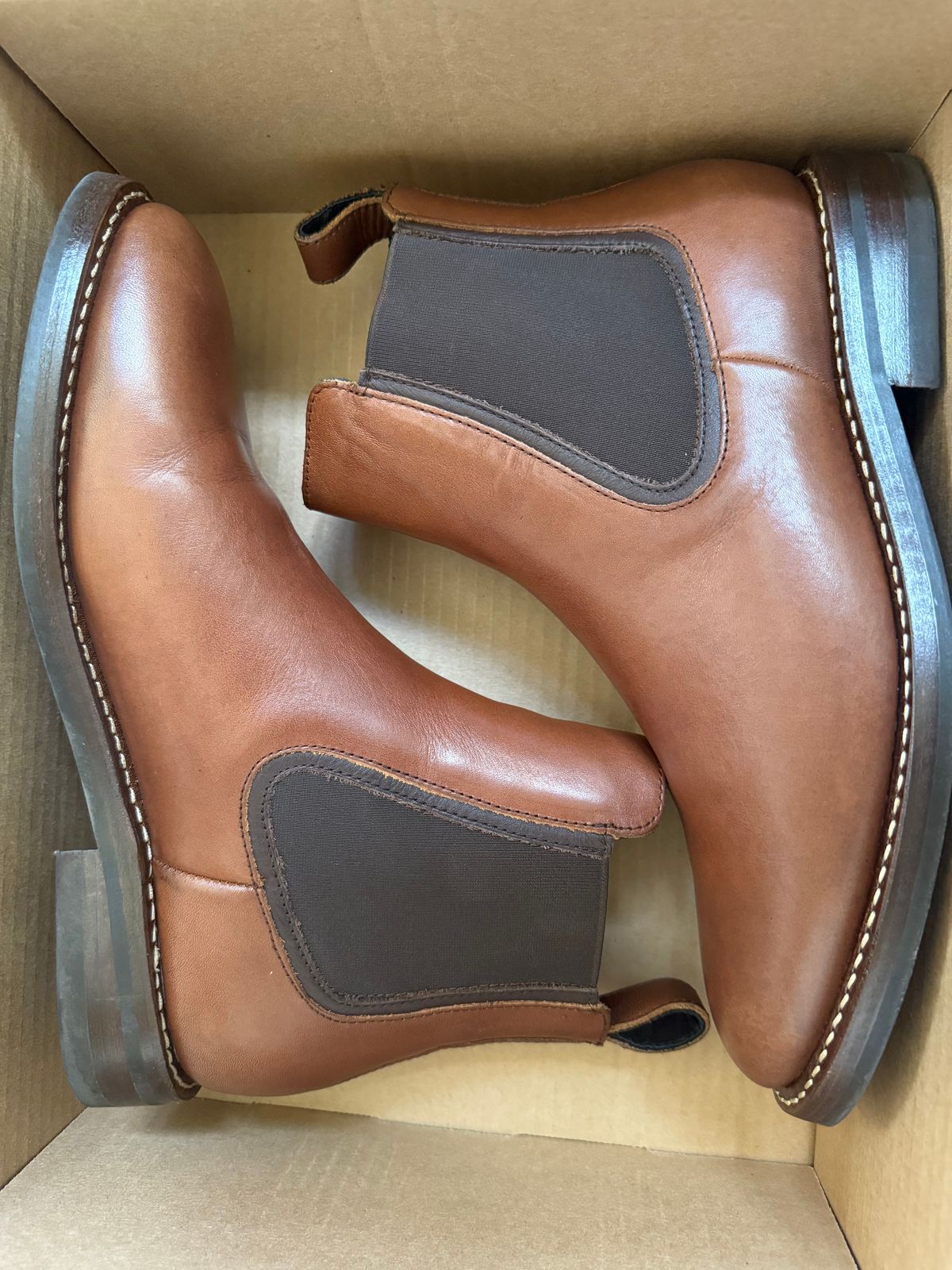 Photo by amosoma on October 1, 2025 of the Thursday Duke in Brandy Hand-Finished Full Grain.