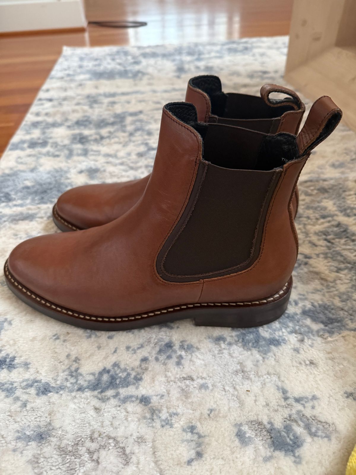 Photo by amosoma on October 1, 2025 of the Thursday Duke in Brandy Hand-Finished Full Grain.