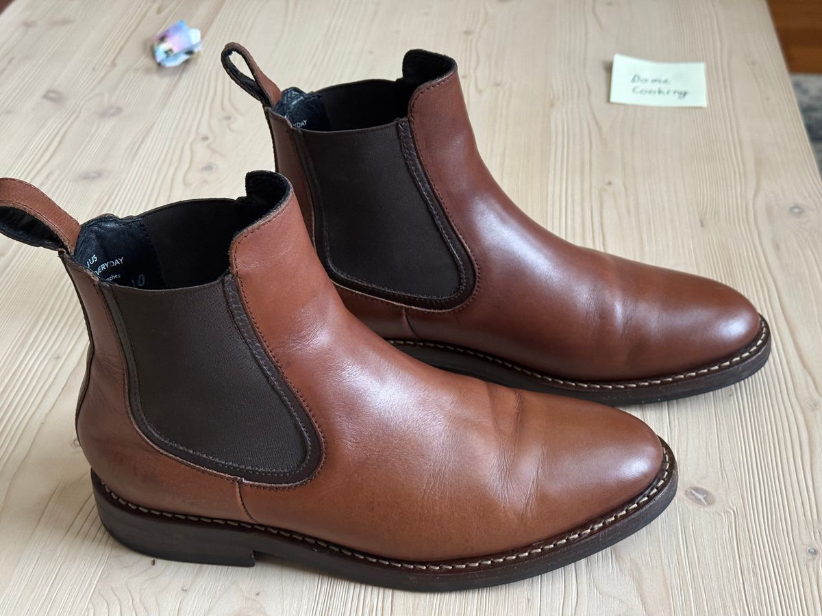 Photo by amosoma on November 4, 2025 of the Thursday Duke in Brandy Hand-Finished Full Grain.