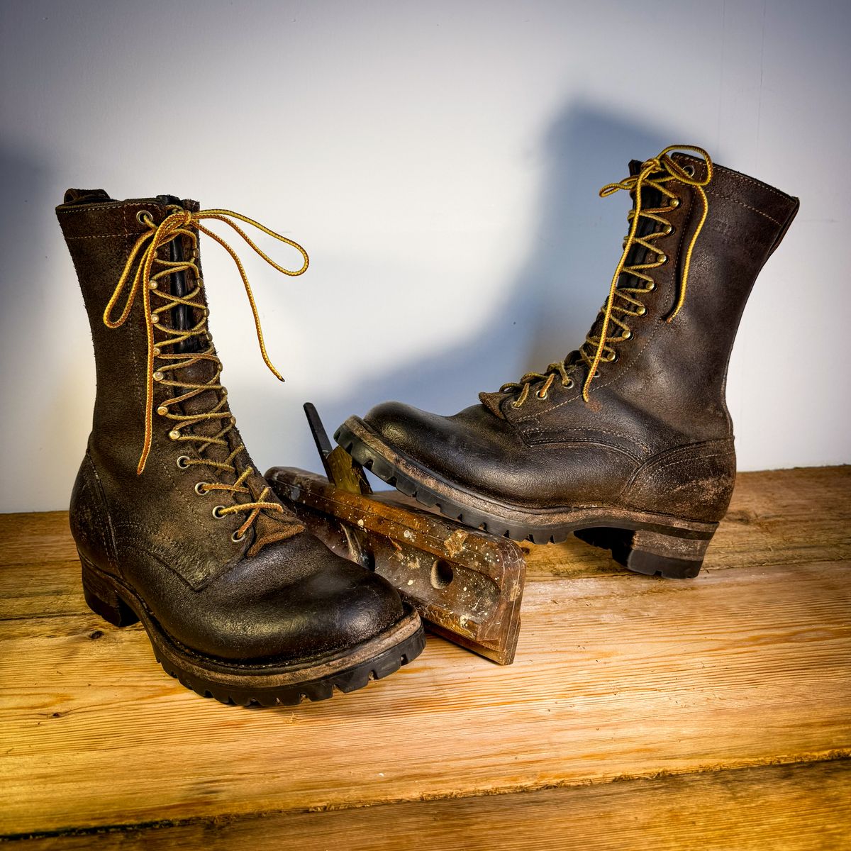 Photo by BragiGG on November 15, 2025 of the Drew's Boots 10-inch Loggers in Brown Roughout.