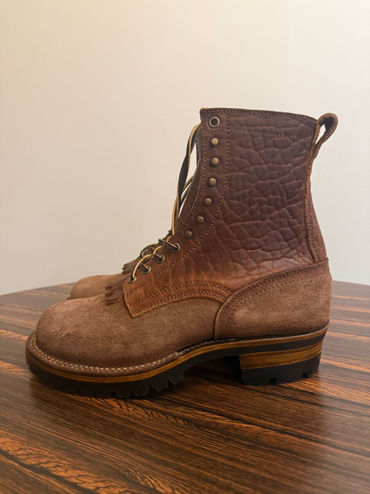 Photo by BragiGG on October 1, 2025 of the Drew's Boots 8-Inch Logger in Bison Congnac / Brown roughout.