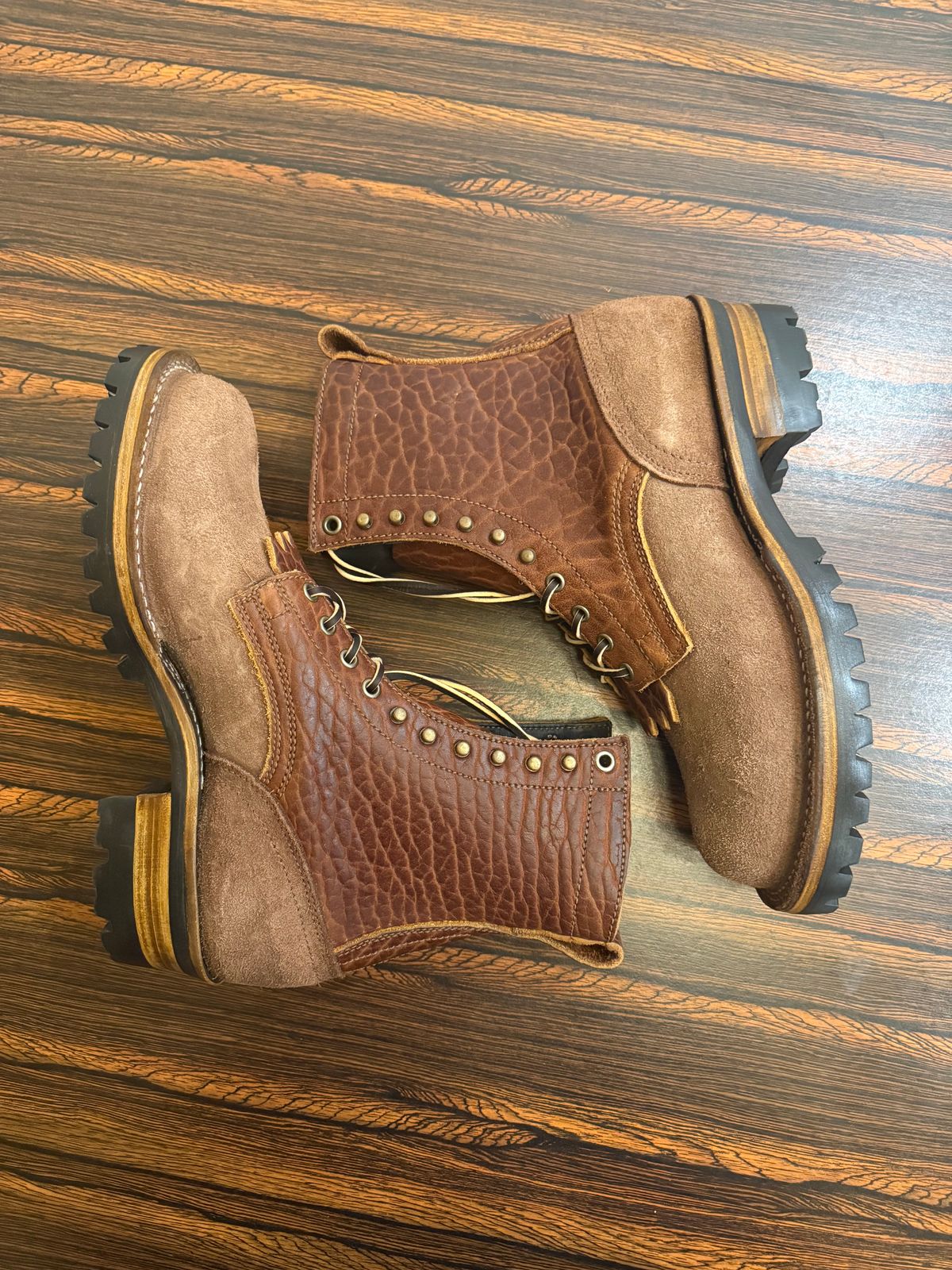Photo by BragiGG on October 1, 2025 of the Drew's Boots 8-Inch Logger in Bison Congnac / Brown roughout.
