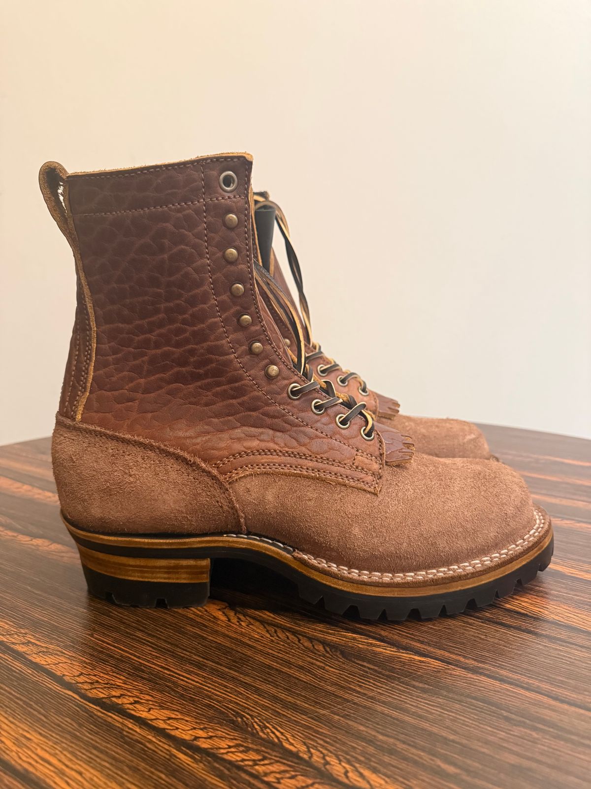 Photo by BragiGG on October 1, 2025 of the Drew's Boots 8-Inch Logger in Bison Congnac / Brown roughout.