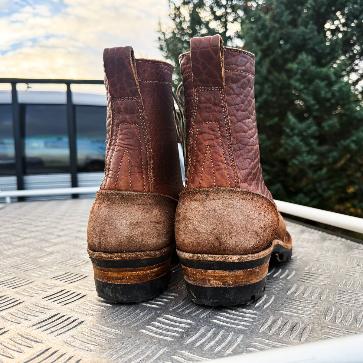 Photo by BragiGG on November 3, 2025 of the Drew's Boots 8-Inch Logger in Bison Congnac / Brown roughout.