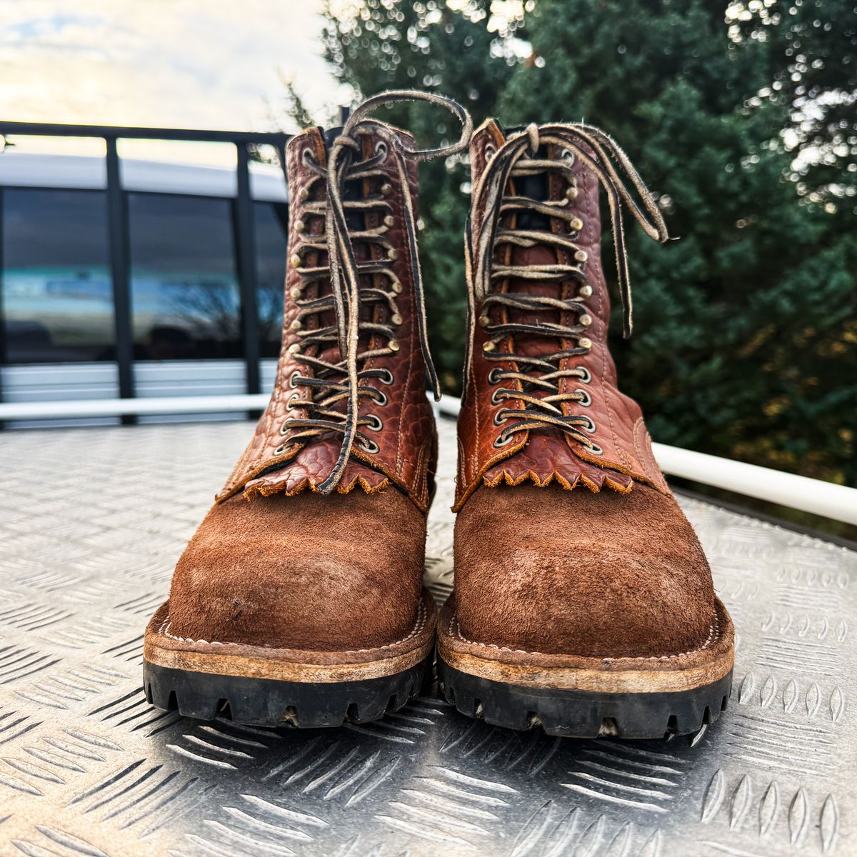 Photo by BragiGG on November 3, 2025 of the Drew's Boots 8-Inch Logger in Bison Congnac / Brown roughout.