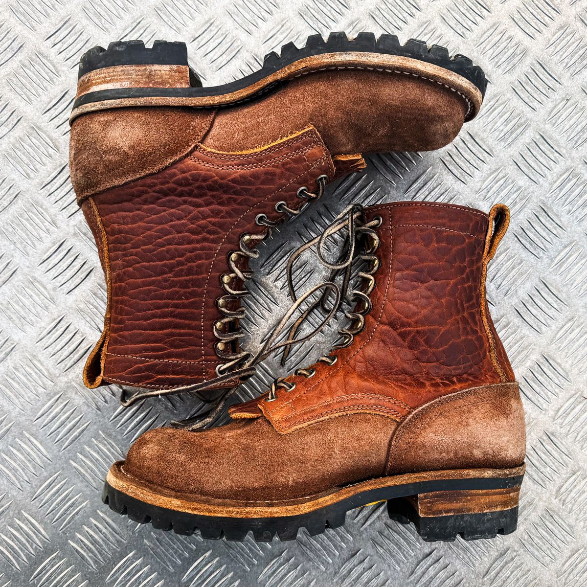 Photo by BragiGG on November 3, 2025 of the Drew's Boots 8-Inch Logger in Bison Congnac / Brown roughout.