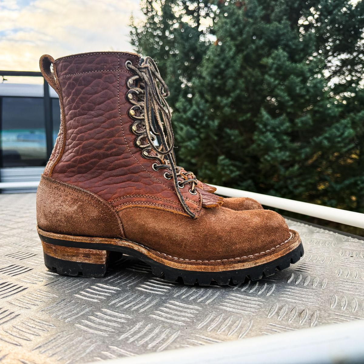 Photo by BragiGG on November 3, 2025 of the Drew's Boots 8-Inch Logger in Bison Congnac / Brown roughout.