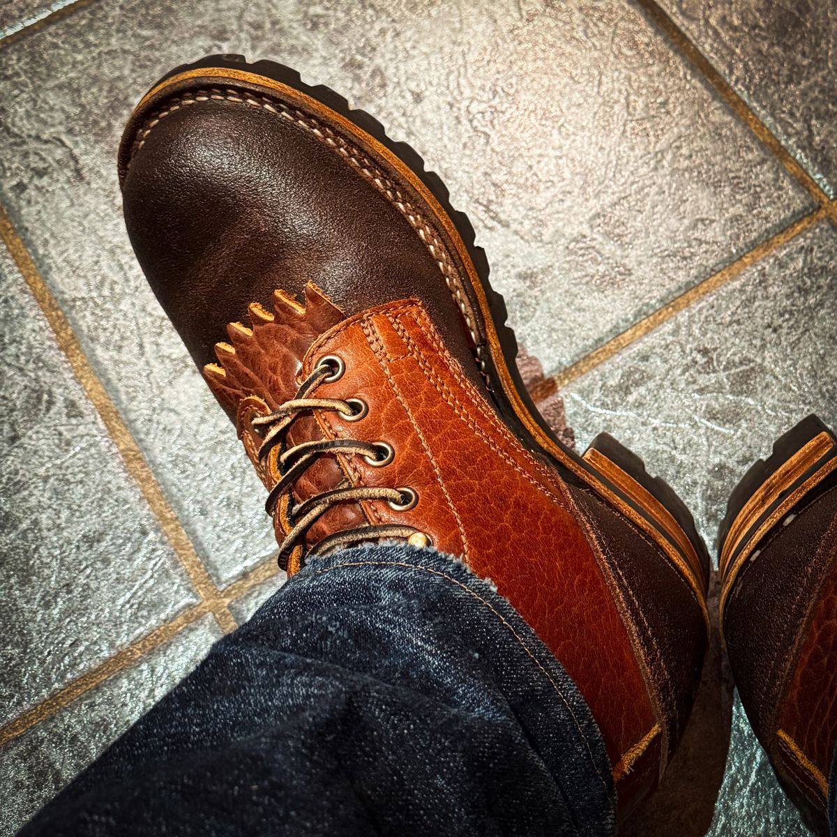 Photo by BragiGG on November 8, 2025 of the Drew's Boots 8-Inch Logger in Bison Congnac / Brown roughout.