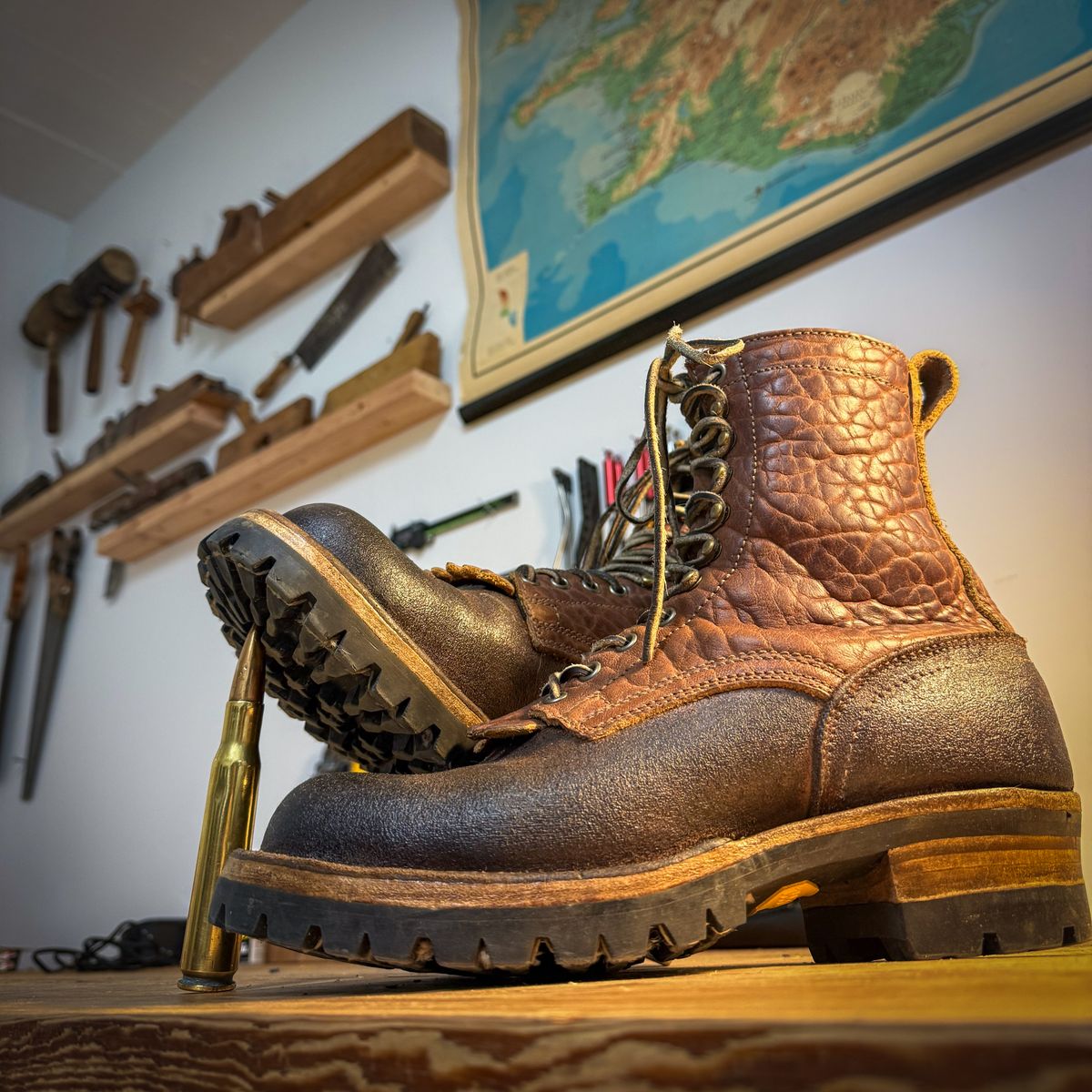 Photo by BragiGG on November 15, 2025 of the Drew's Boots 8-Inch Logger in Bison Congnac / Brown roughout.