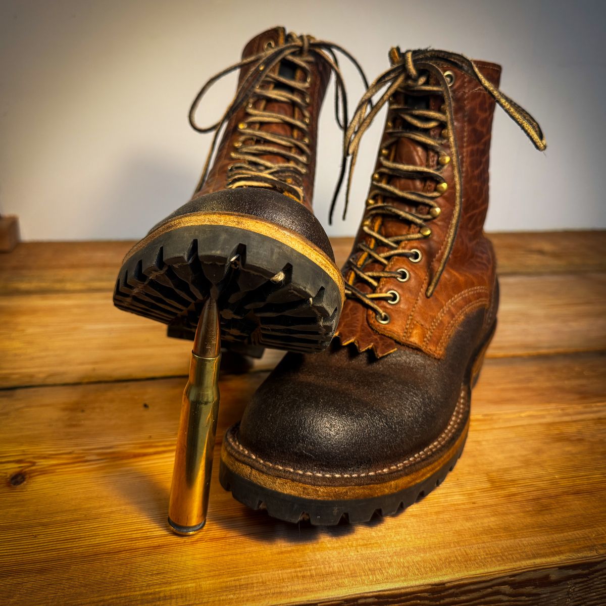 Photo by BragiGG on November 15, 2025 of the Drew's Boots 8-Inch Logger in Bison Congnac / Brown roughout.