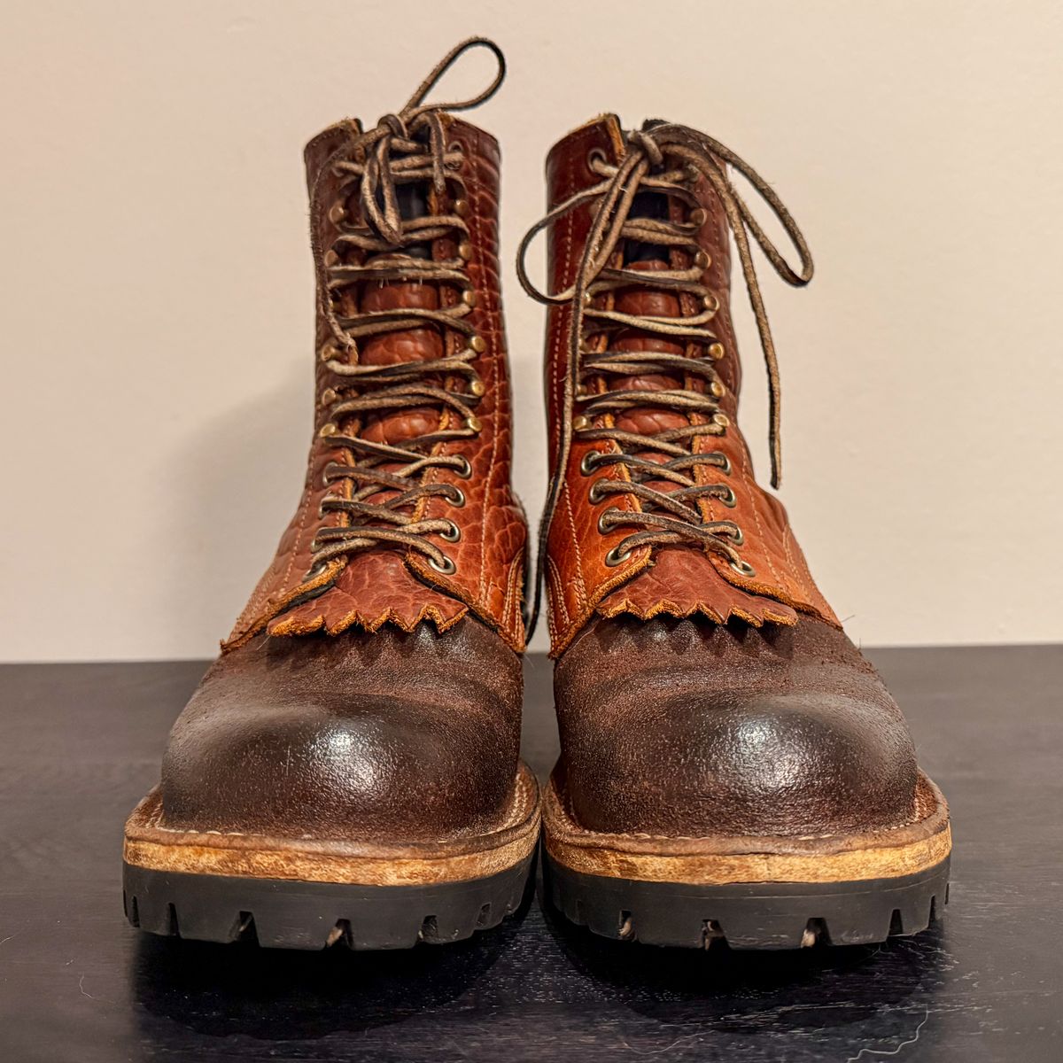 Photo by BragiGG on December 5, 2025 of the Drew's Boots 8-Inch Logger in Bison Congnac / Brown roughout.