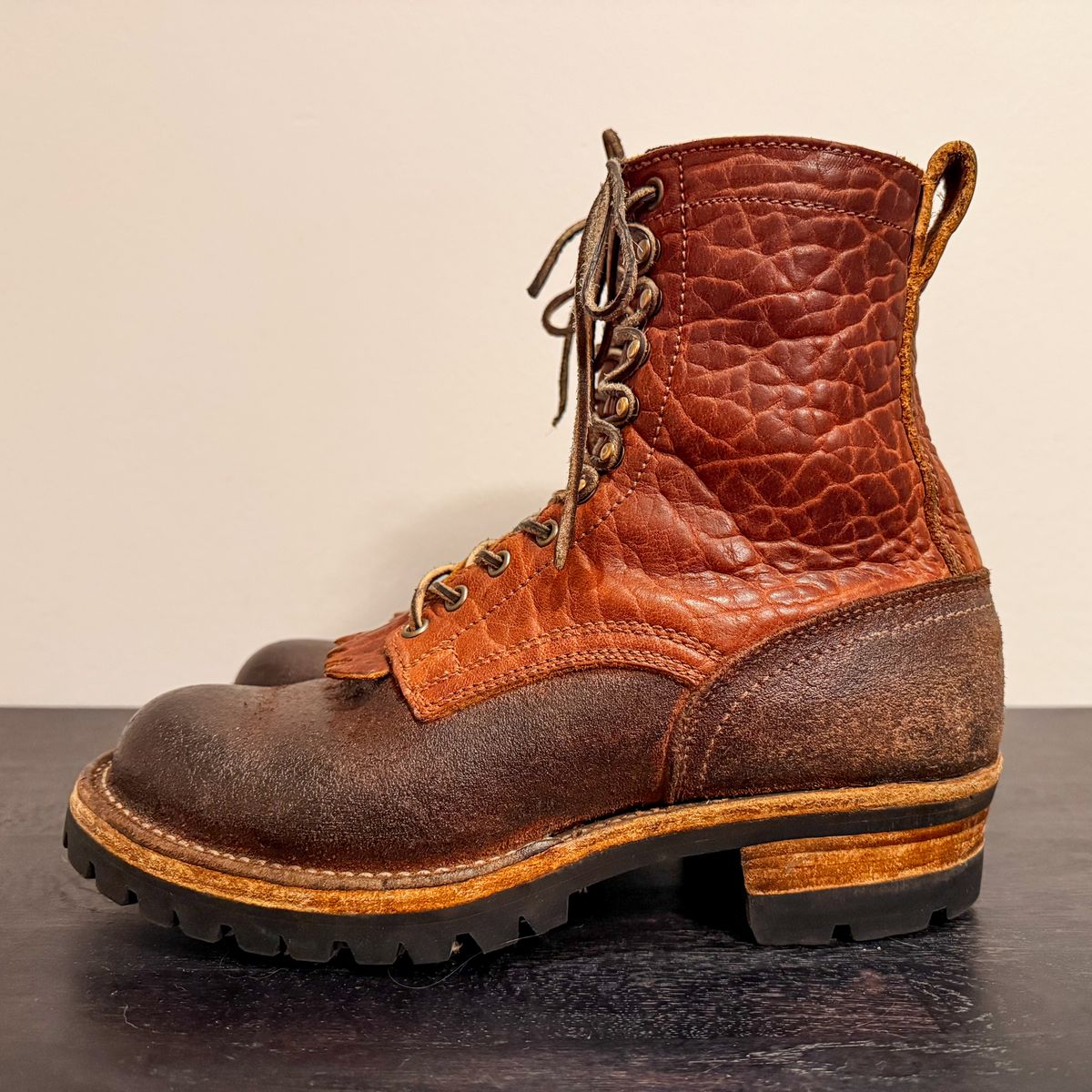 Photo by BragiGG on December 5, 2025 of the Drew's Boots 8-Inch Logger in Bison Congnac / Brown roughout.