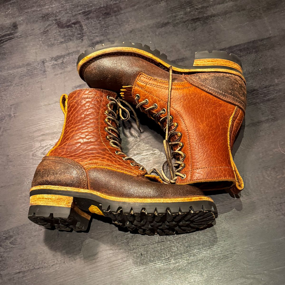 Photo by BragiGG on December 5, 2025 of the Drew's Boots 8-Inch Logger in Bison Congnac / Brown roughout.