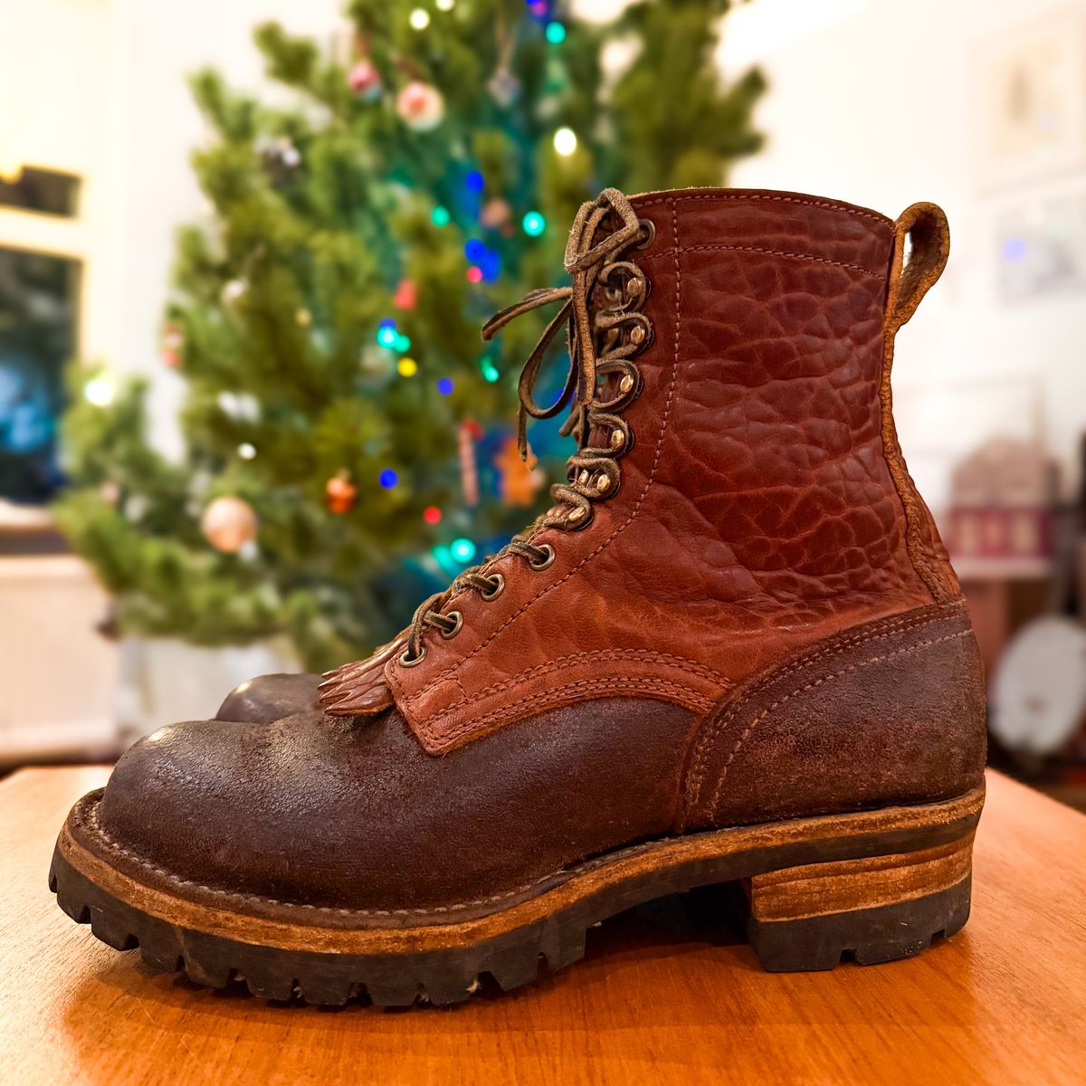 Photo by BragiGG on January 5, 2026 of the Drew's Boots 8-Inch Logger in Bison Congnac / Brown roughout.