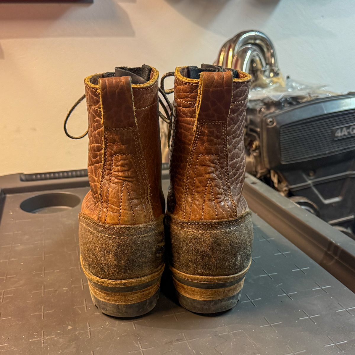 Photo by BragiGG on February 5, 2026 of the Drew's Boots 8-Inch Logger in Bison Congnac / Brown roughout.